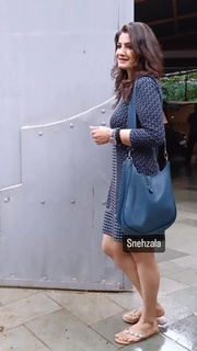 Raveena Tandon feet photo thumbnail