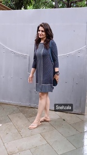 Raveena Tandon feet photo thumbnail