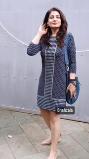 Raveena Tandon feet photo thumbnail
