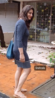 Raveena Tandon feet photo thumbnail