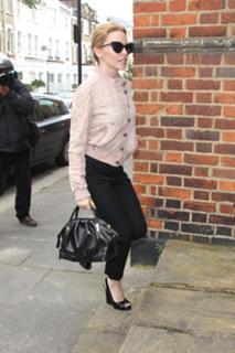 Kylie Minogue feet photo thumbnail