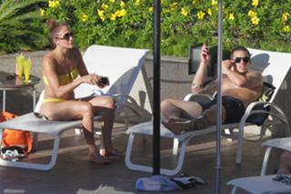 Jennifer Lopez feet photo thumbnail
