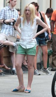 Dakota Fanning feet photo thumbnail