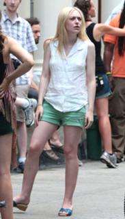 Dakota Fanning feet photo thumbnail