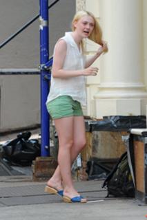 Dakota Fanning feet photo thumbnail