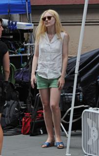 Dakota Fanning feet photo thumbnail