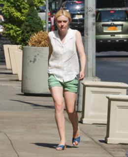 Dakota Fanning feet photo thumbnail