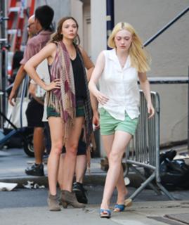 Dakota Fanning feet photo thumbnail