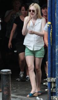 Dakota Fanning feet photo thumbnail