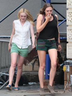 Dakota Fanning feet photo thumbnail