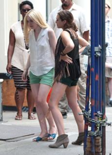 Dakota Fanning feet photo thumbnail