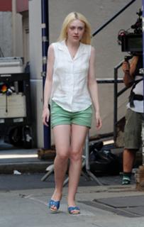 Dakota Fanning feet photo thumbnail