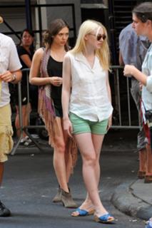 Dakota Fanning feet photo thumbnail