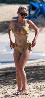 Helen Flanagan feet photo thumbnail