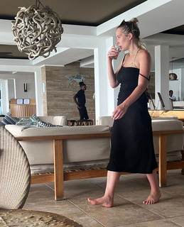 Helen Flanagan feet photo thumbnail