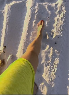 Catherine Bell feet photo thumbnail