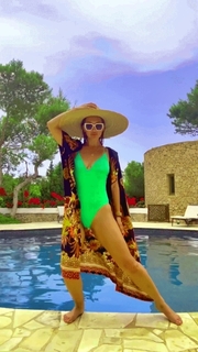 Myleene Klass feet photo thumbnail