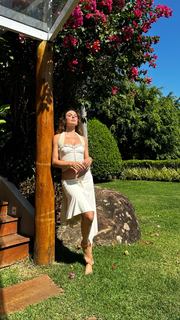 Isis Valverde feet photo thumbnail