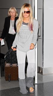 Ashley Tisdale feet photo thumbnail