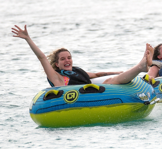 Helen Flanagan feet photo thumbnail