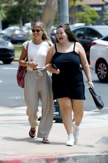 Sofia Richie feet photo thumbnail