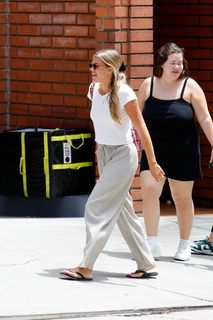 Sofia Richie feet photo thumbnail
