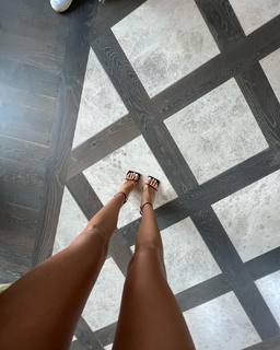 Olivia Culpo feet photo thumbnail