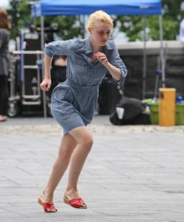 Dakota Fanning feet photo thumbnail