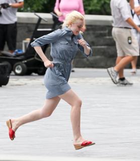 Dakota Fanning feet photo thumbnail