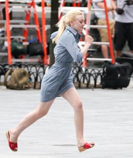 Dakota Fanning feet photo thumbnail