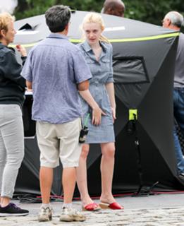 Dakota Fanning feet photo thumbnail