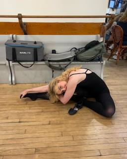 Kathryn Newton feet photo thumbnail