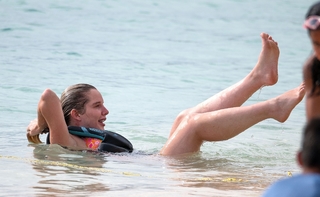 Helen Flanagan feet photo thumbnail