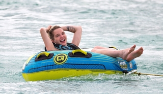 Helen Flanagan feet photo thumbnail