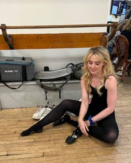 Kathryn Newton feet photo thumbnail