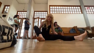 Kathryn Newton feet photo thumbnail