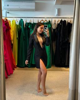 Larissa Manoela feet photo thumbnail
