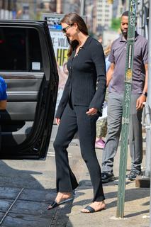 Karlie Kloss feet photo thumbnail