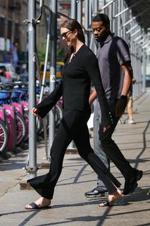 Karlie Kloss feet photo thumbnail
