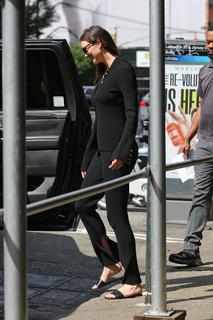 Karlie Kloss feet photo thumbnail