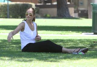 Minka Kelly feet photo thumbnail
