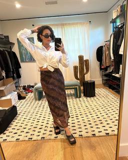 Demi Lovato feet photo thumbnail