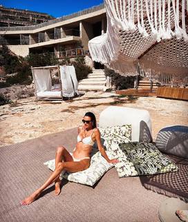 Alessandra Ambrosio feet photo thumbnail