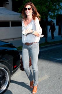 Cindy Crawford feet photo thumbnail