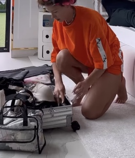 Klaudia Halejcio feet photo thumbnail