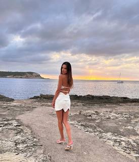 Alessandra Ambrosio feet photo thumbnail