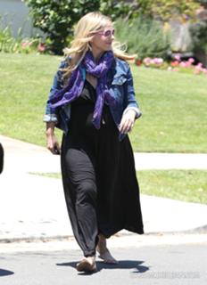 Sarah Michelle Gellar feet photo thumbnail