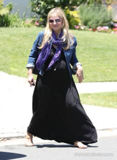 Sarah Michelle Gellar feet photo thumbnail