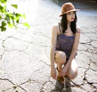 Krysten Ritter feet photo thumbnail