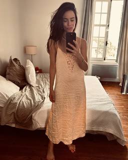 Abigail Spencer feet photo thumbnail
